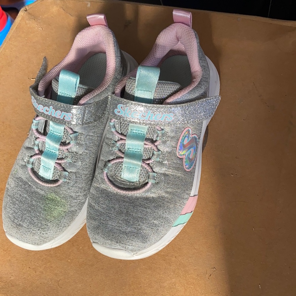 Girls skechers